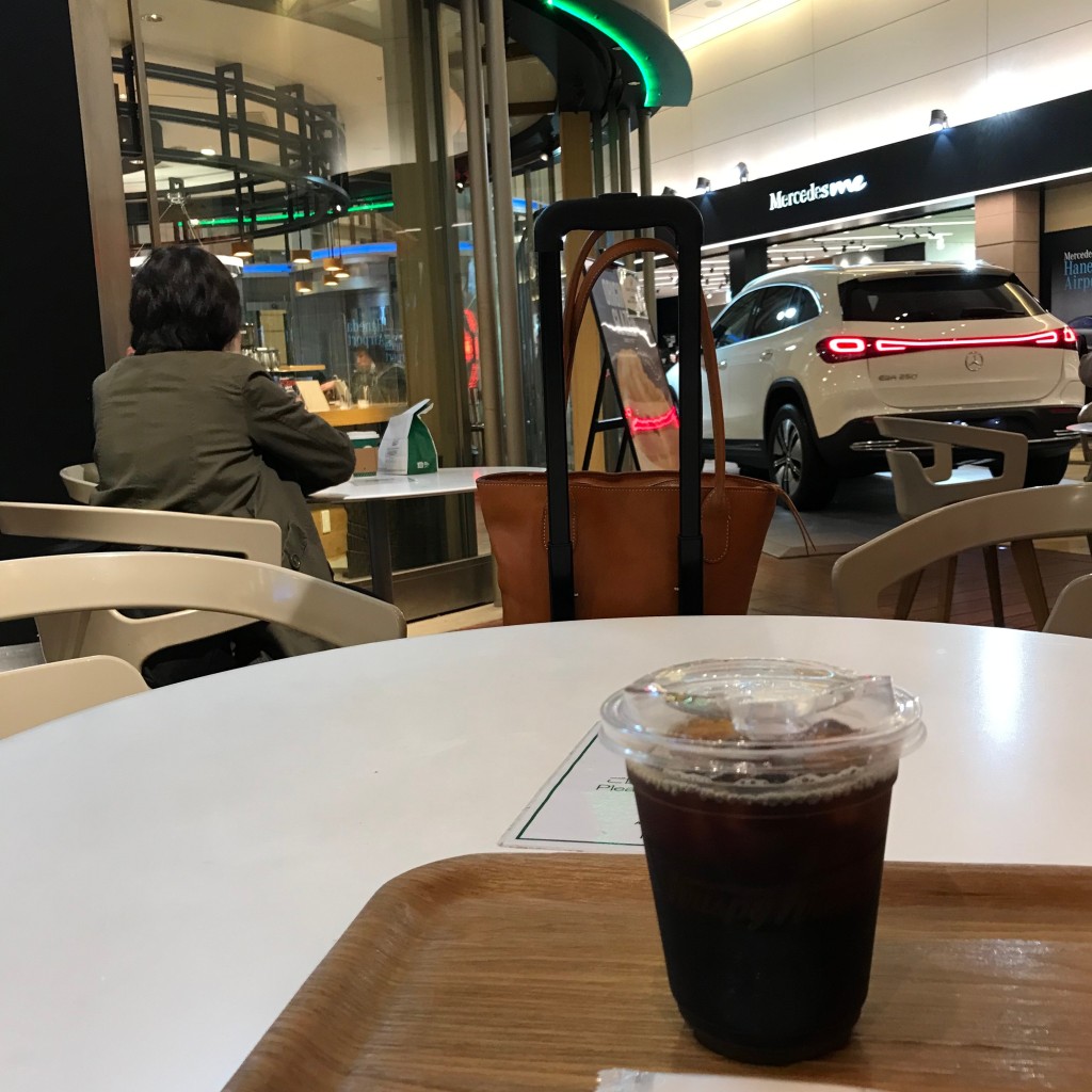 ユーザーが投稿したアイスティーの写真 - 実際訪問したユーザーが直接撮影して投稿した羽田空港ドーナツクリスピー・クリーム・ドーナツ Mercedes me Haneda Airport店の写真