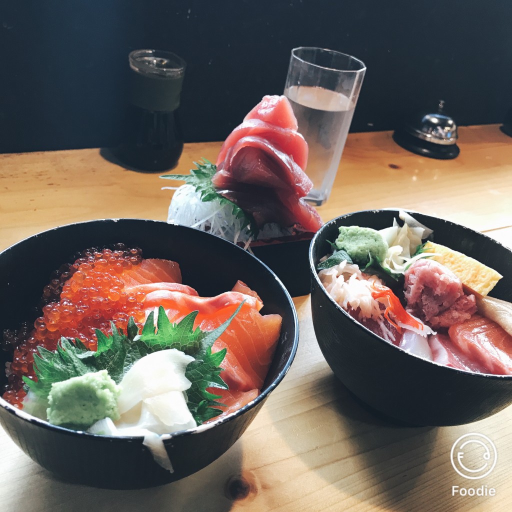 ユーザーが投稿したサーモンイクラ丼の写真 - 実際訪問したユーザーが直接撮影して投稿した栄町居酒屋魚有てんの写真