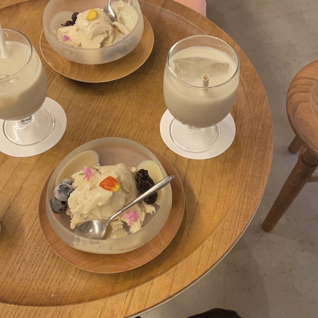 ユーザーが投稿した豆乳アイスフルーツ添えの写真 - 実際訪問したユーザーが直接撮影して投稿した弁財天町カフェカフェ・ドン バイ スフェラの写真
