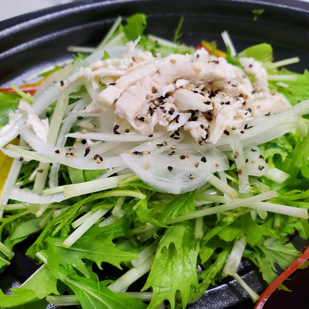 ユーザーが投稿した鶏と水菜のサラダの写真 - 実際訪問したユーザーが直接撮影して投稿した北浜居酒屋とり神楽 淀屋橋店の写真