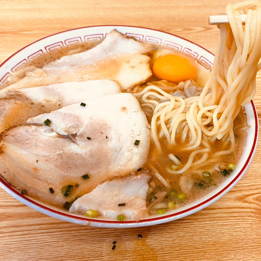 グルメリポートさんが投稿した鴨島町鴨島ラーメン専門店のお店光軒/ヒカリケンの写真