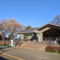 実際訪問したユーザーが直接撮影して投稿した河原井町公園久喜菖蒲公園 木製デッキ・休憩舎の写真