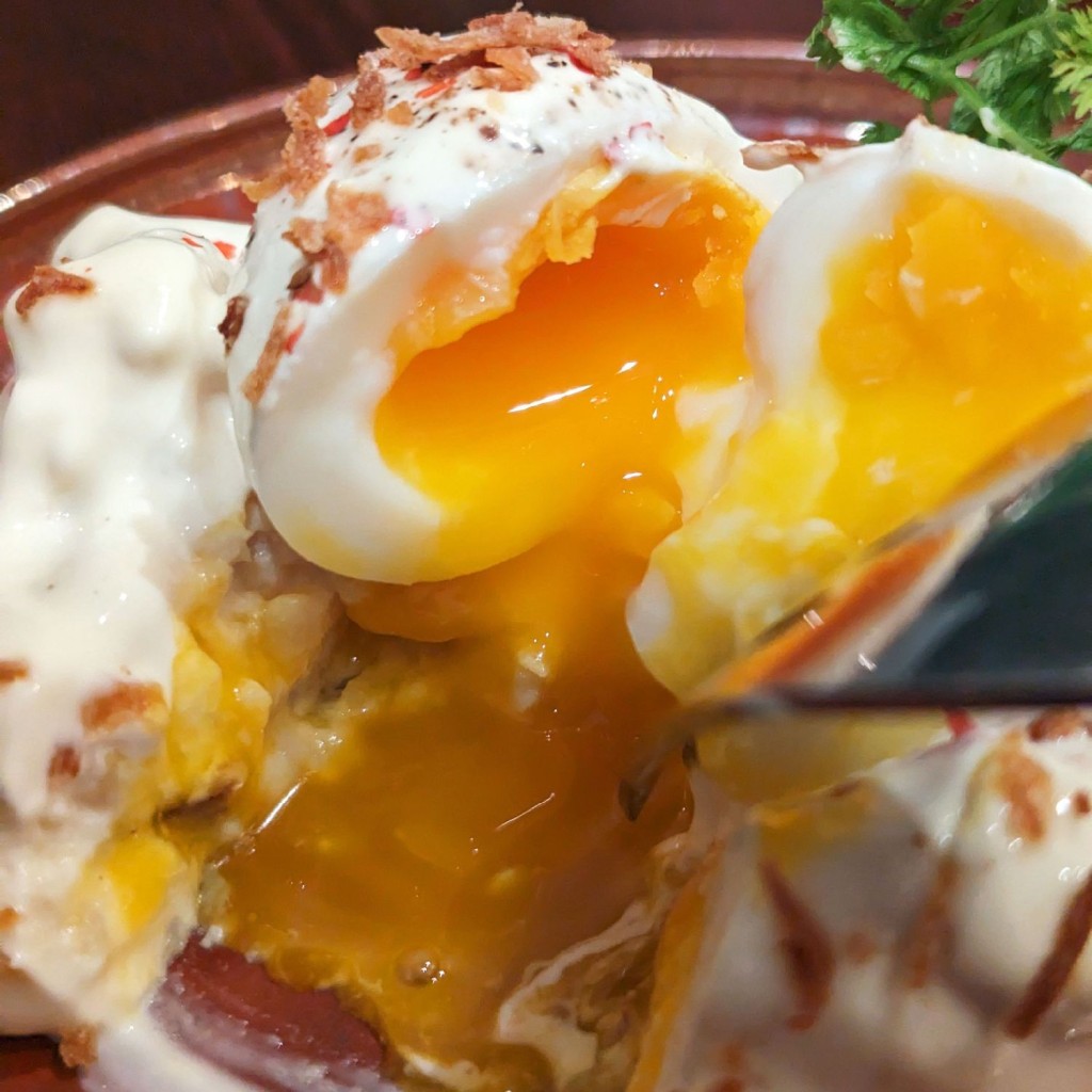 ユーザーが投稿した丸ごと半熟卵のポテサラの写真 - 実際訪問したユーザーが直接撮影して投稿した住吉宮町イタリアンChocottoの写真