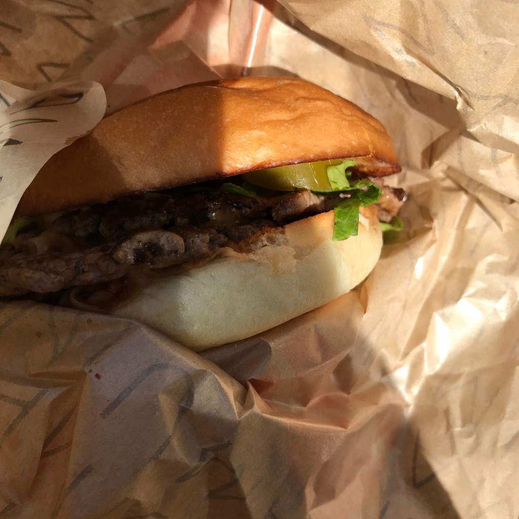 ユーザーが投稿したフレッシュバーガーの写真 - 実際訪問したユーザーが直接撮影して投稿したみなとみらいハンバーガーウマミバーガー みなとみらい店の写真