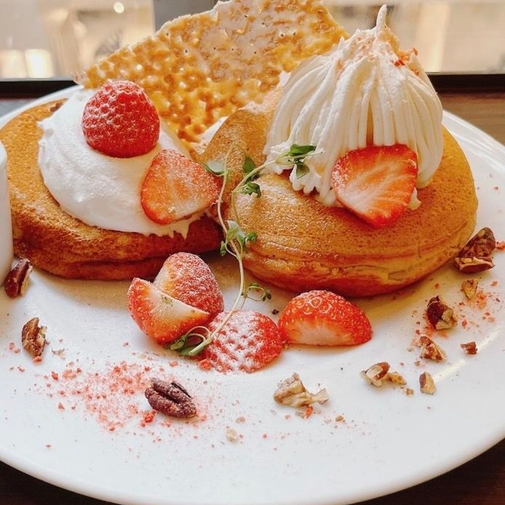 ユーザーが投稿したいちごのパンケーキの写真 - 実際訪問したユーザーが直接撮影して投稿した手取本町カフェカフェ&ブックス ビブリオテーク 熊本・鶴屋の写真