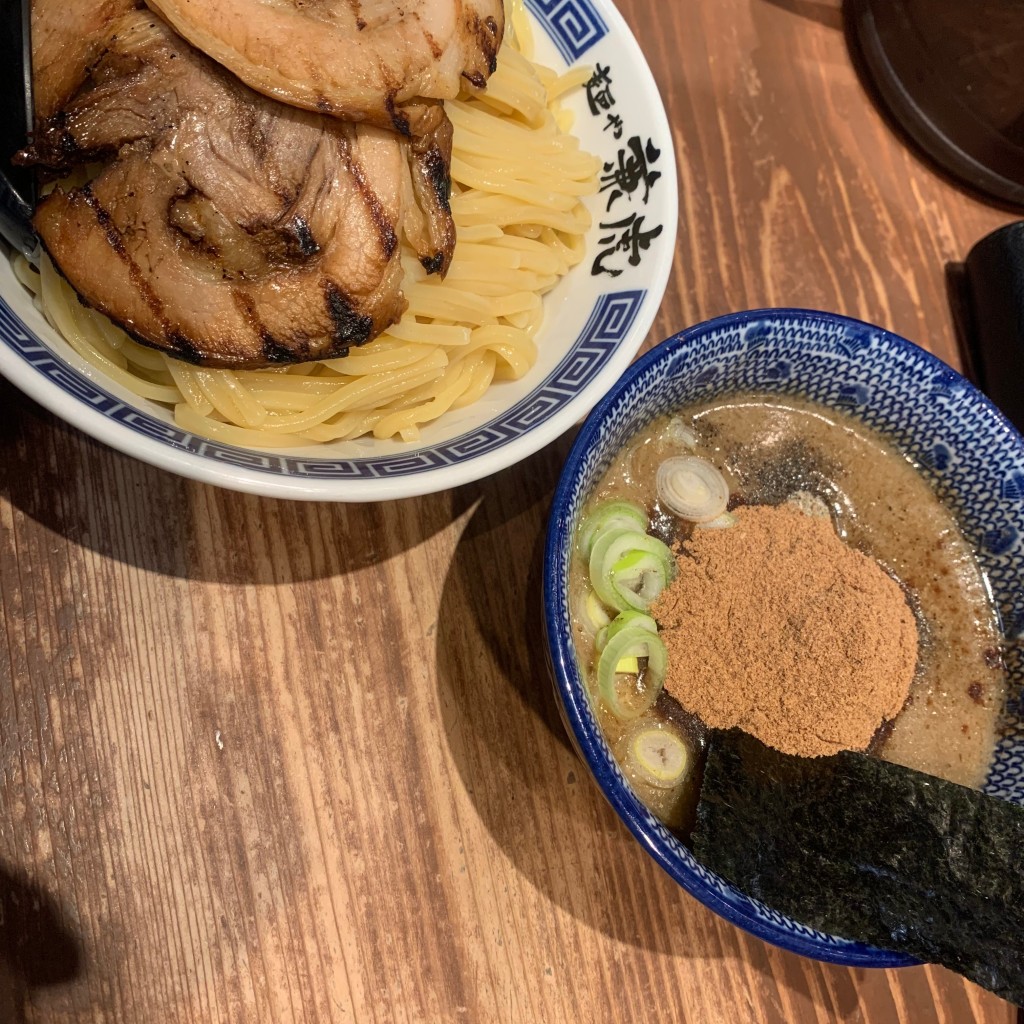 空腹なう太郎さんが投稿した渡辺通ラーメン専門店のお店麺や兼虎 天神店/メンヤカネトラ テンジンテンの写真