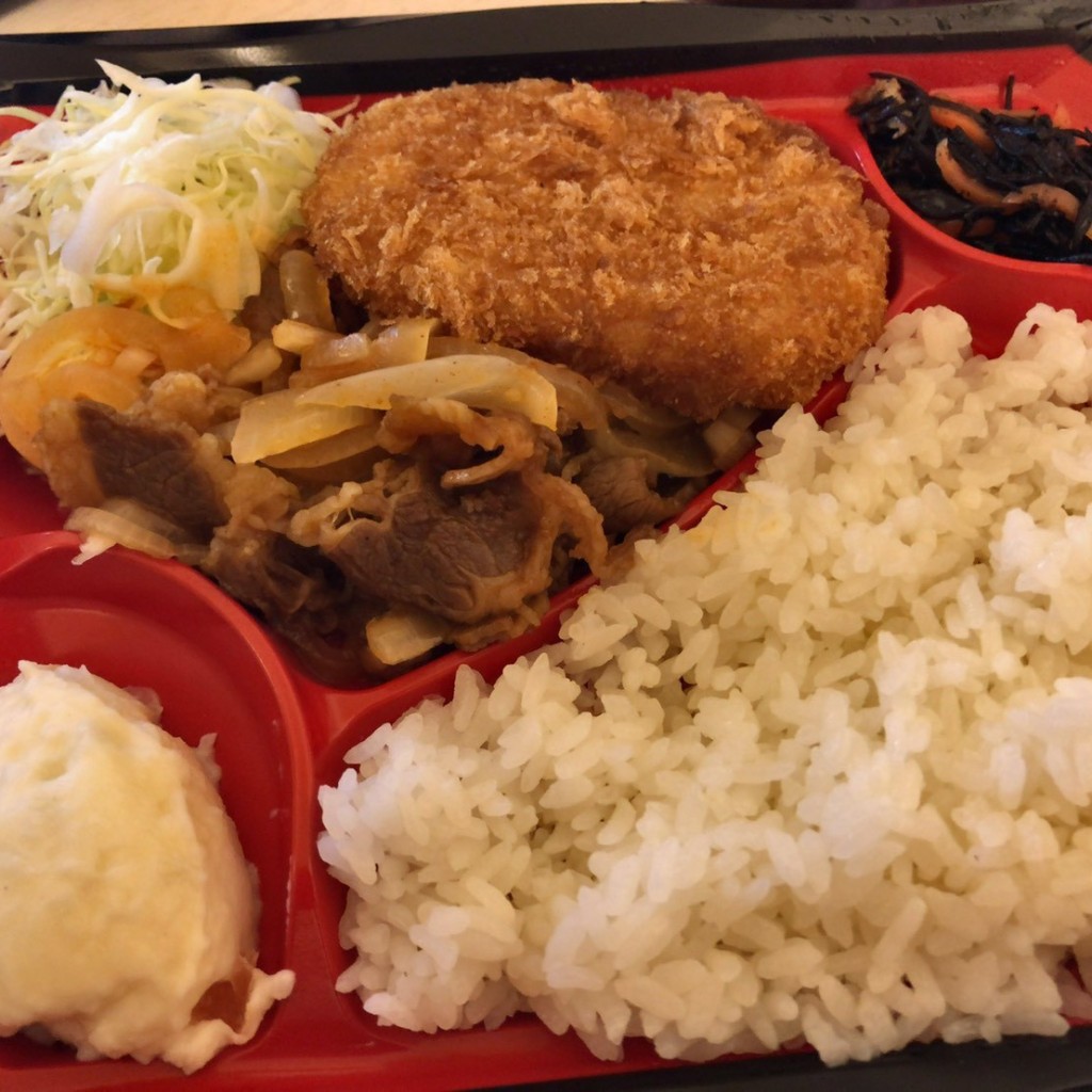 ユーザーが投稿した弁当 ハンバーグの写真 - 実際訪問したユーザーが直接撮影して投稿した幡ヶ谷ファミリーレストランデニーズ 幡ヶ谷店の写真