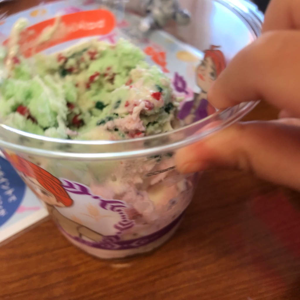 ユーザーが投稿したアナと雪の女王2アナオラフの写真 - 実際訪問したユーザーが直接撮影して投稿した墨坂アイスクリームサーティワンアイスクリーム 須坂店の写真