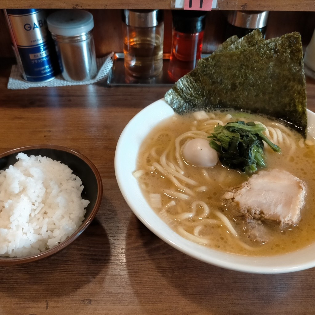 ユーザーが投稿した豚骨醤油ラーメンの写真 - 実際訪問したユーザーが直接撮影して投稿した新栄町ラーメン / つけ麺孝太郎 茅ヶ崎店の写真