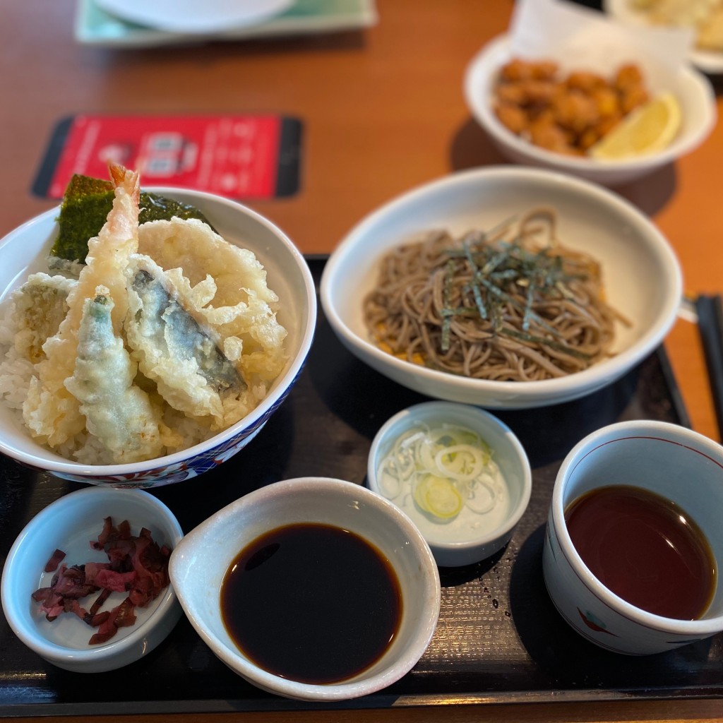 ユーザーが投稿した昼得天丼(選べるセット)の写真 - 実際訪問したユーザーが直接撮影して投稿した富岡東ファミリーレストラン和食さと 富岡店の写真