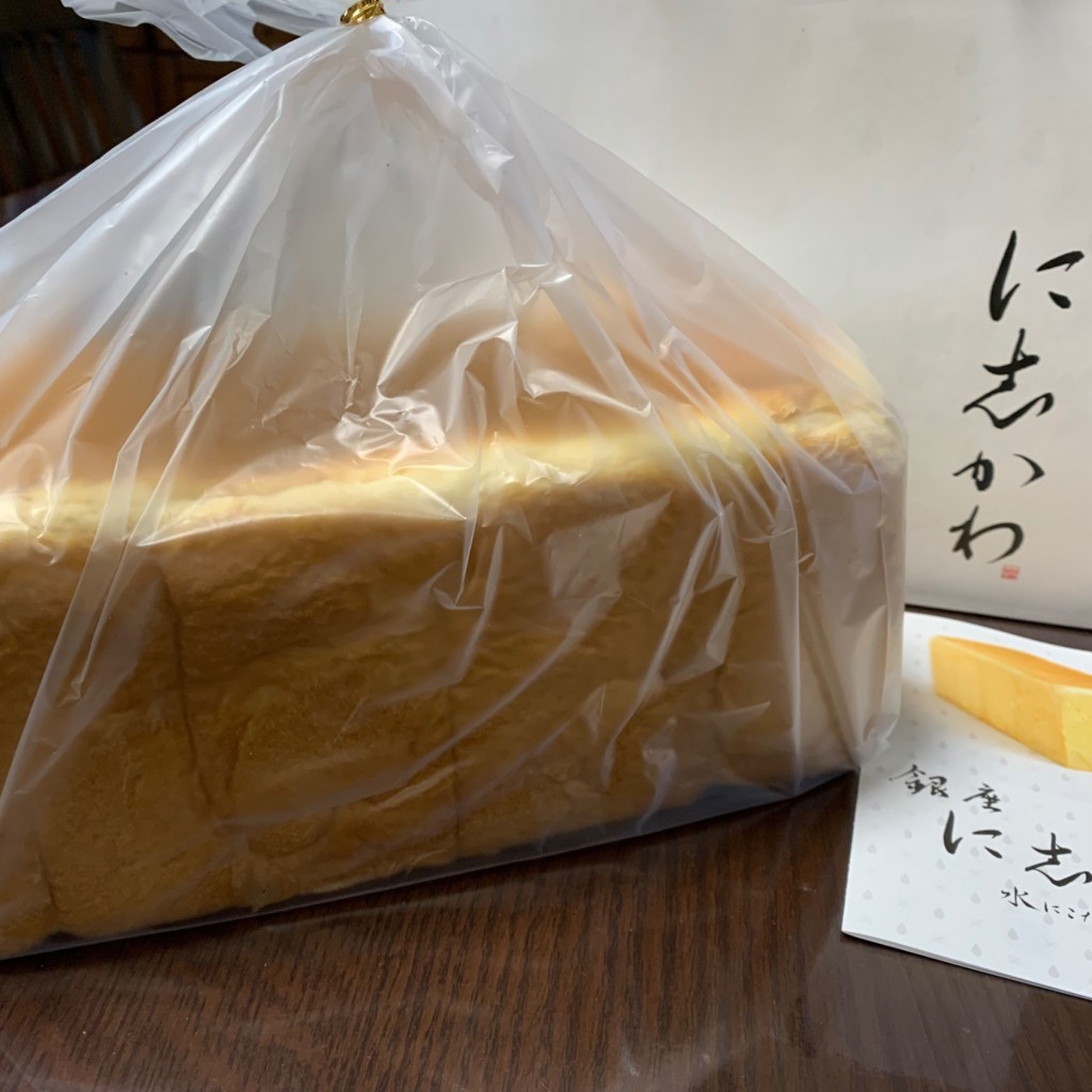 ユーザーが投稿した水にこだわる高級食パン (定番)の写真 - 実際訪問したユーザーが直接撮影して投稿した駅前町デザート / ベーカリー銀座に志かわ 姫路店の写真