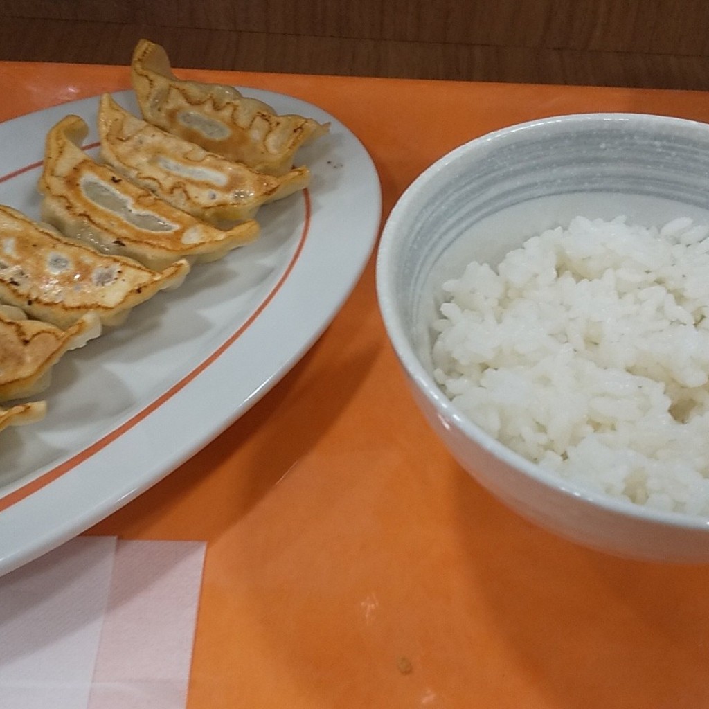 ユーザーが投稿した餃子ライスセットの写真 - 実際訪問したユーザーが直接撮影して投稿した櫛引町ラーメン / つけ麺幸楽苑 イオン大宮店の写真