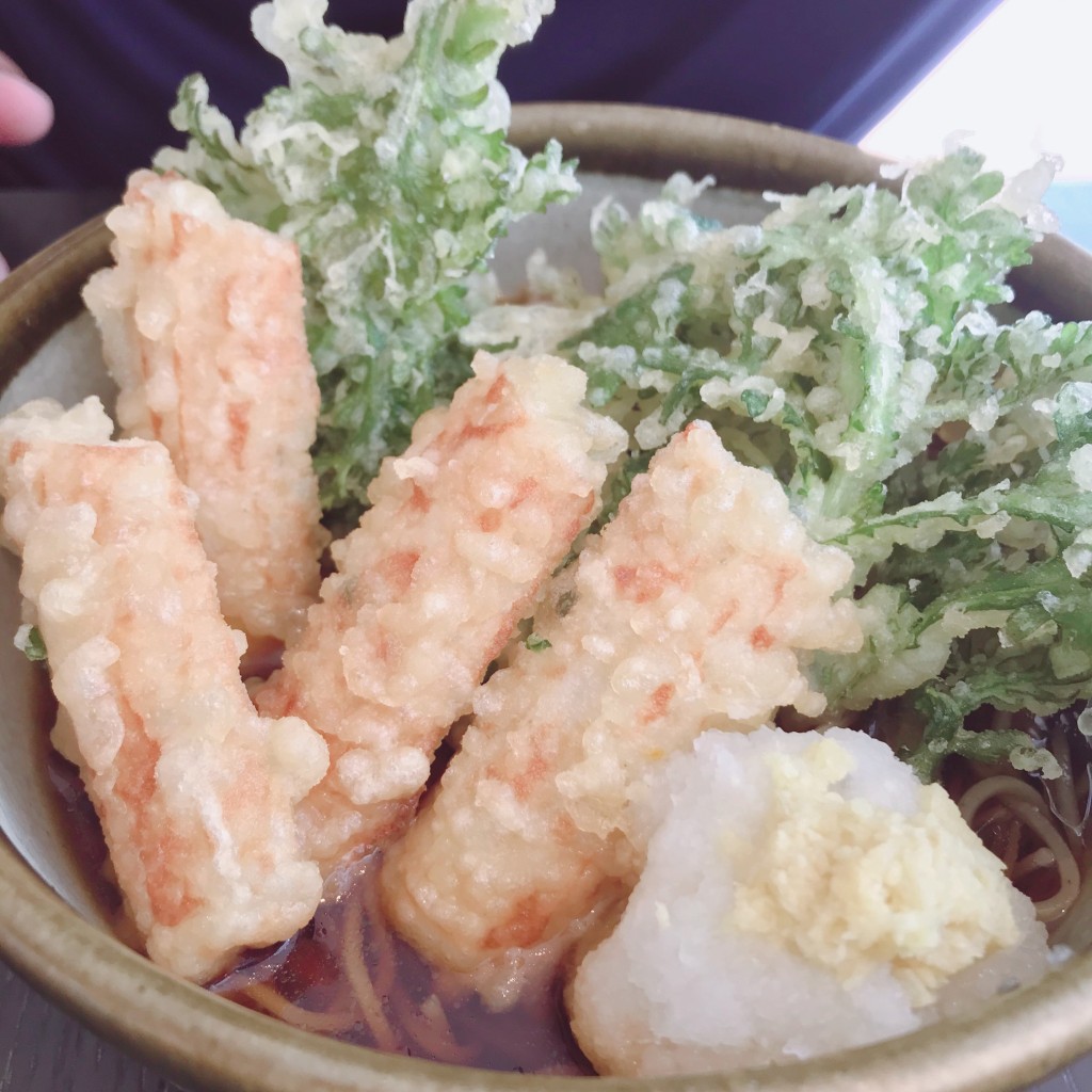 ユーザーが投稿したLunch小田原ちくわと春菊のぶっかけそばの写真 - 実際訪問したユーザーが直接撮影して投稿した腰越うどん鎌倉 松原庵 青の写真