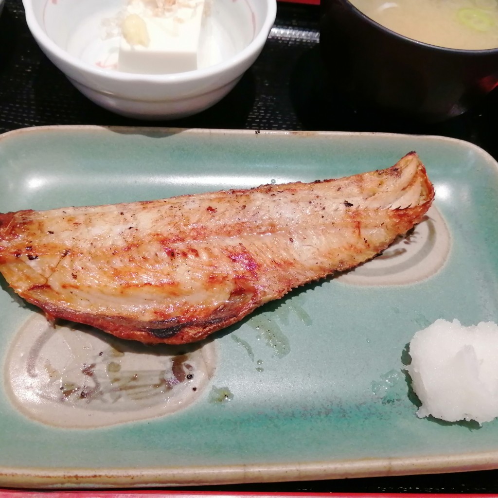 ユーザーが投稿した焼魚定食(ランチ)ほっけの写真 - 実際訪問したユーザーが直接撮影して投稿した宮町うなぎうな鐵 大宮店の写真