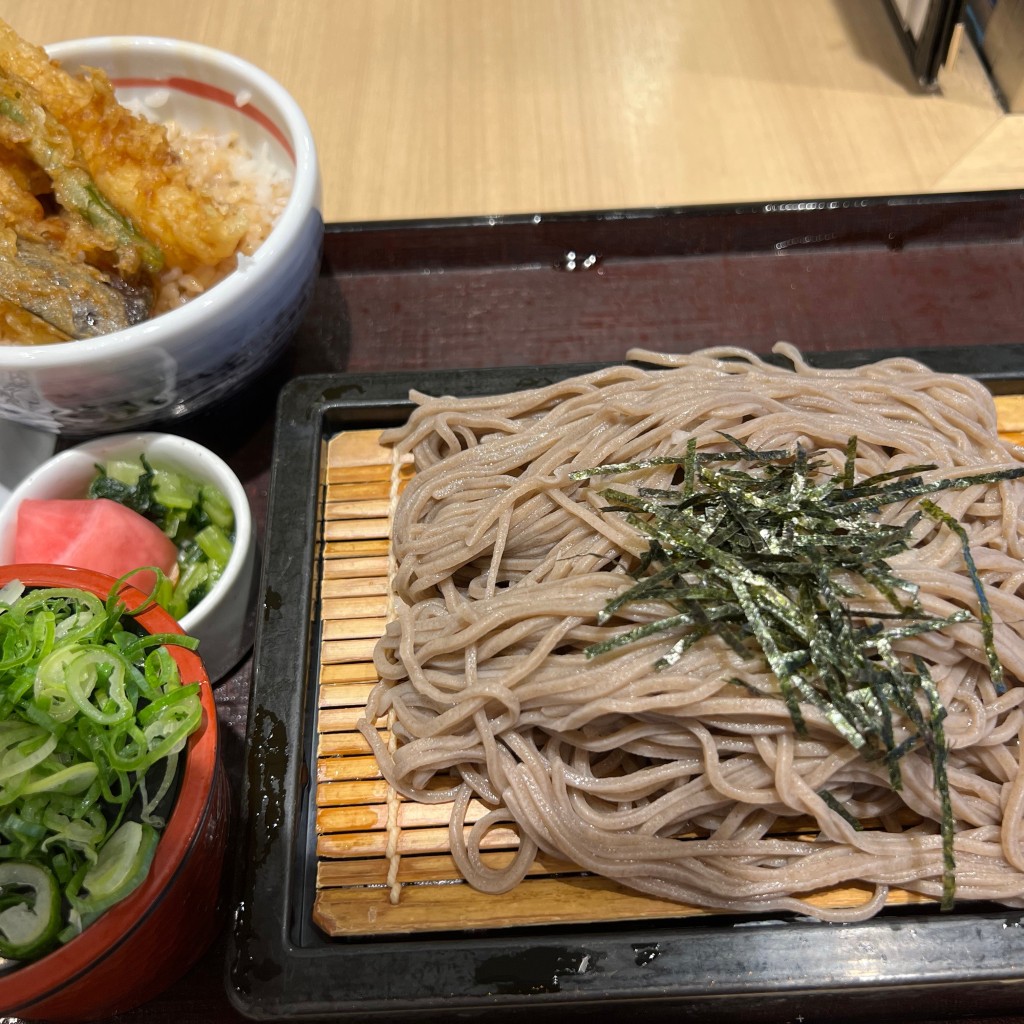 ユーザーが投稿したざる丼の写真 - 実際訪問したユーザーが直接撮影して投稿した羽田空港天ぷらてんぷら・そば 門左衛門の写真