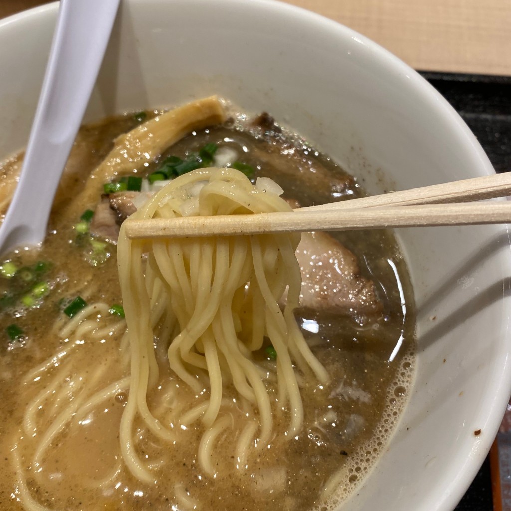 ユーザーが投稿した魚介豚骨ラーメンの写真 - 実際訪問したユーザーが直接撮影して投稿した栄町ラーメン専門店和〜yawaraの写真