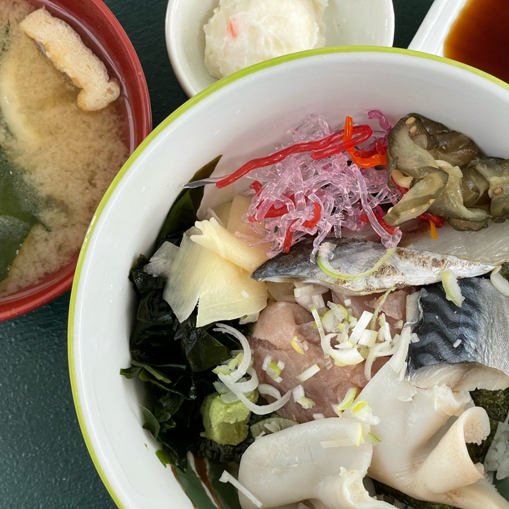 ユーザーが投稿した海鮮丼の写真 - 実際訪問したユーザーが直接撮影して投稿した南大沢定食屋トムの食堂と売店の写真