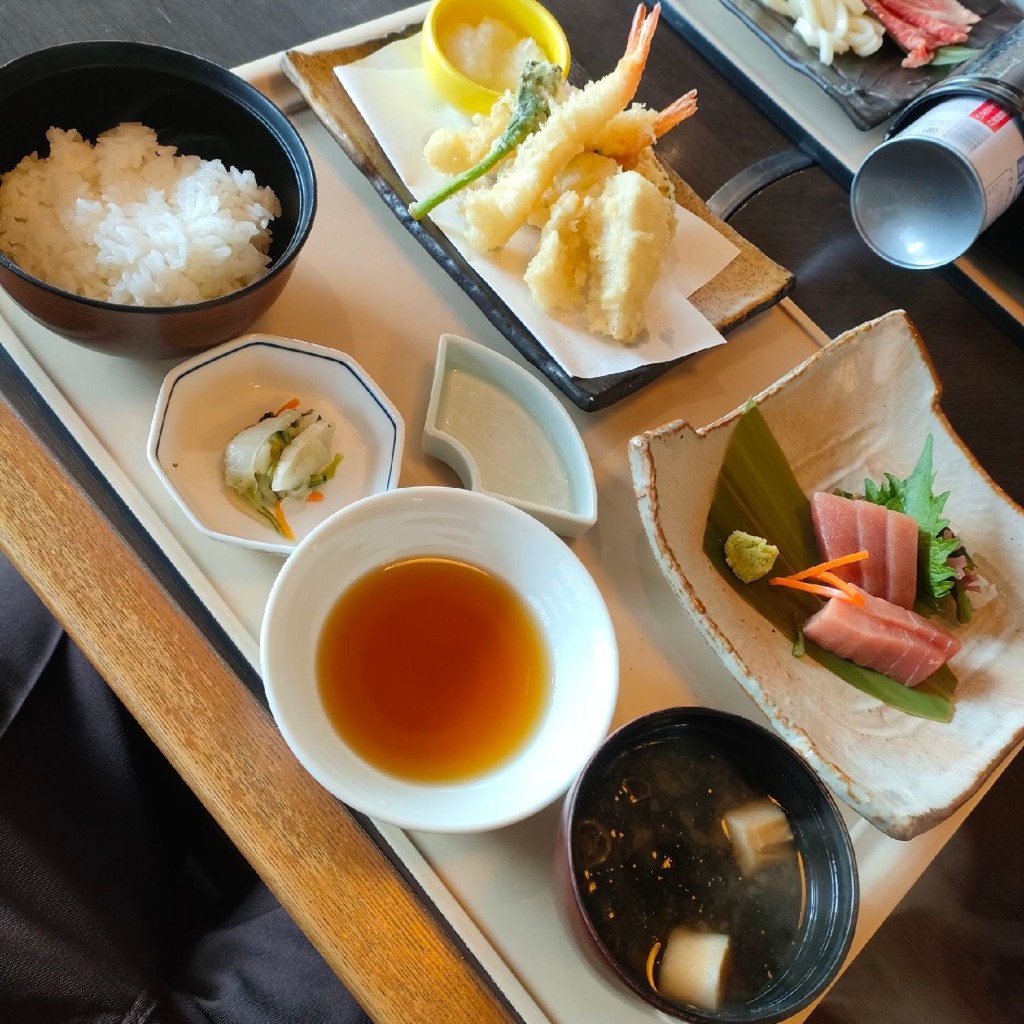 ユーザーが投稿した天ぷらとお造り定食の写真 - 実際訪問したユーザーが直接撮影して投稿した敷津東しゃぶしゃぶかごの屋 大国町店の写真
