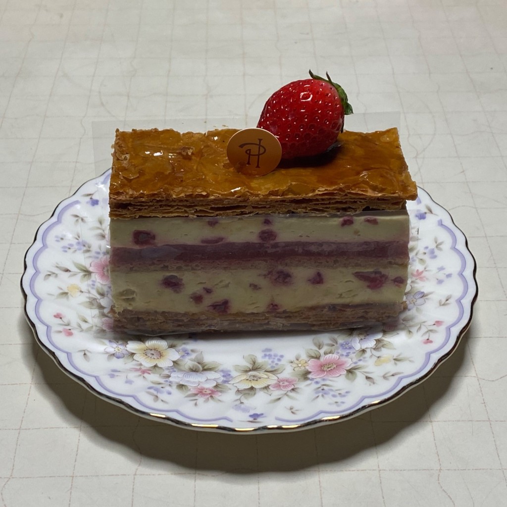 ユーザーが投稿したMillefeuille Fraise Pistacheの写真 - 実際訪問したユーザーが直接撮影して投稿した鉾田町ケーキピエール・エルメ・パリ リッツ・カールトン京都の写真