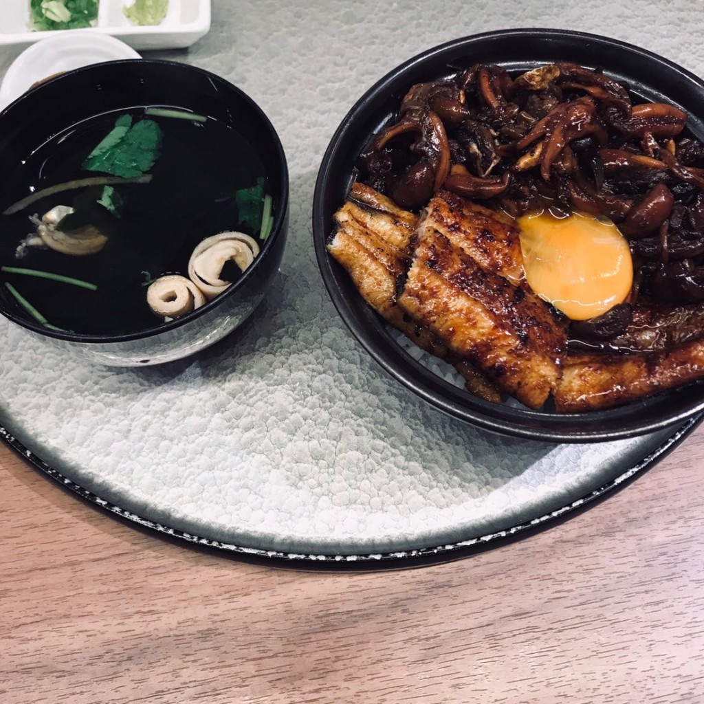 ユーザーが投稿したうな肝丼 (黄身のせ)の写真 - 実際訪問したユーザーが直接撮影して投稿した條うなぎ千里うなぎ 御所南店の写真