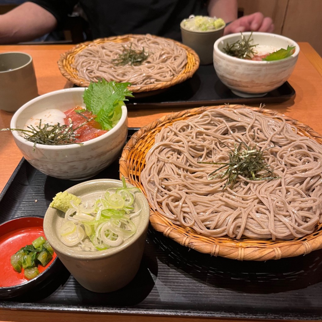 ユーザーが投稿したまぐろ漬け丼付きザルそば定食の写真 - 実際訪問したユーザーが直接撮影して投稿した天神橋そばおらが蕎麦 天満駅前KYビル店の写真