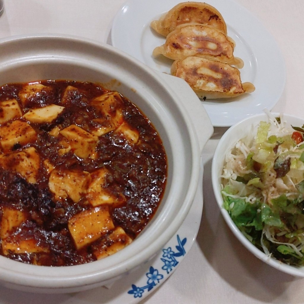 ユーザーが投稿した餃子サラダの写真 - 実際訪問したユーザーが直接撮影して投稿した西新宿中華料理バーミヤン 新宿西口大ガード店の写真