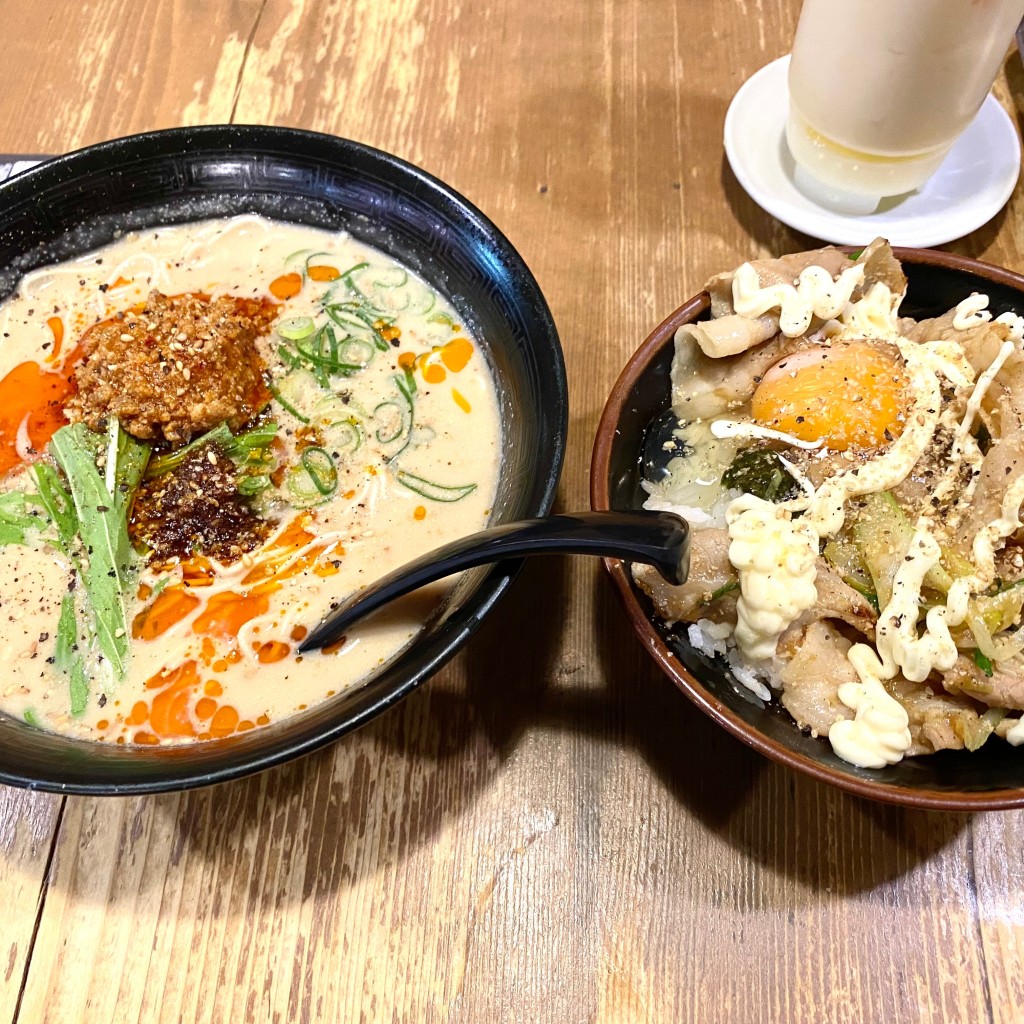 ユーザーが投稿した坦々麺+ミニすた丼の写真 - 実際訪問したユーザーが直接撮影して投稿した西新宿丼もの情熱のすためしどんどん 西新宿本店の写真