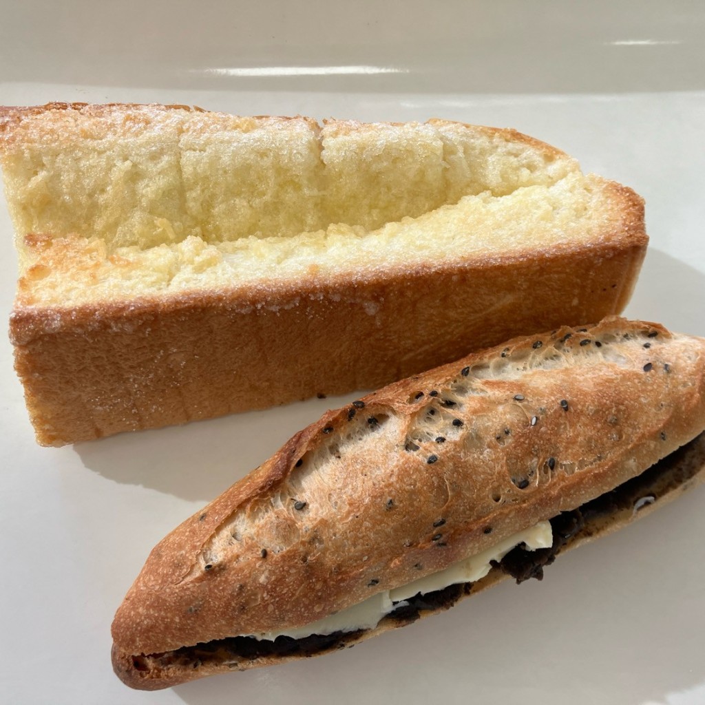 ユーザーが投稿したシュガートースト、ごま餡バターフランスの写真 - 実際訪問したユーザーが直接撮影して投稿した祖母井ベーカリーエムズベーカリーの写真