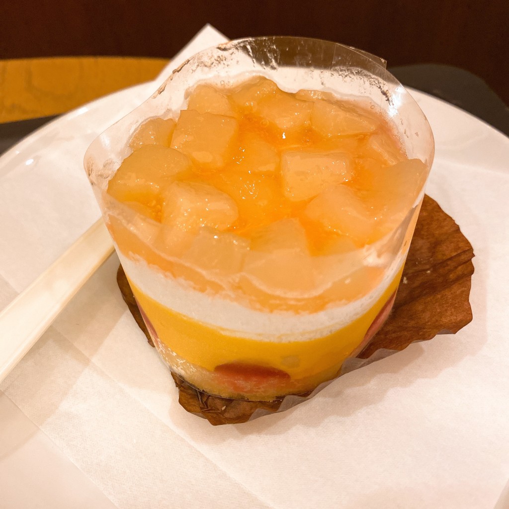 ユーザーが投稿した桃とマンゴーのケーキの写真 - 実際訪問したユーザーが直接撮影して投稿した百石町カフェスターバックスコーヒー 安城百石店の写真