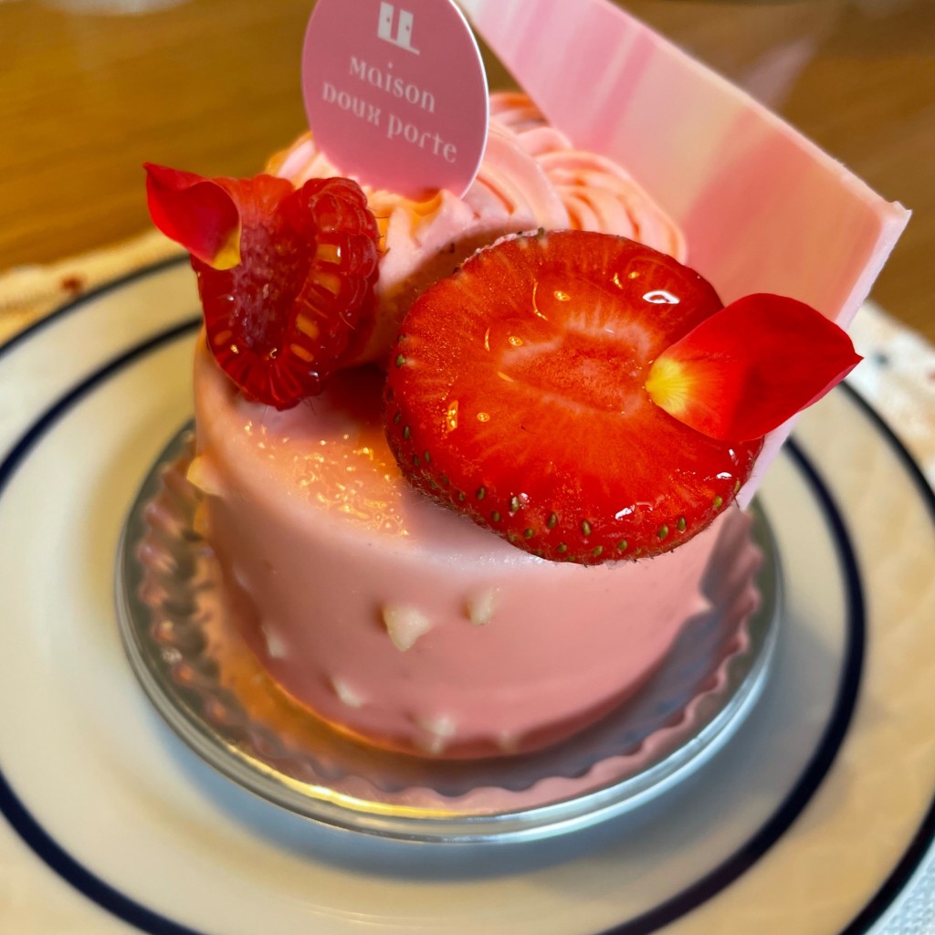 ユーザーが投稿した桃のショートケーキの写真 - 実際訪問したユーザーが直接撮影して投稿した新城ケーキmaison_doux_porte 武蔵新城の写真
