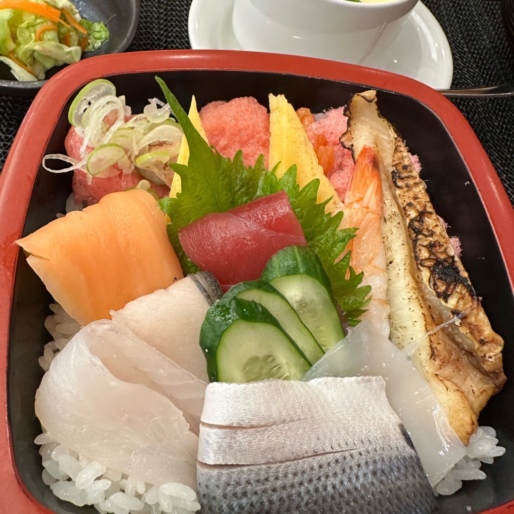 ユーザーが投稿した海鮮ちらしの写真 - 実際訪問したユーザーが直接撮影して投稿した東和田回転寿司ゆうきと寿し 長野店の写真