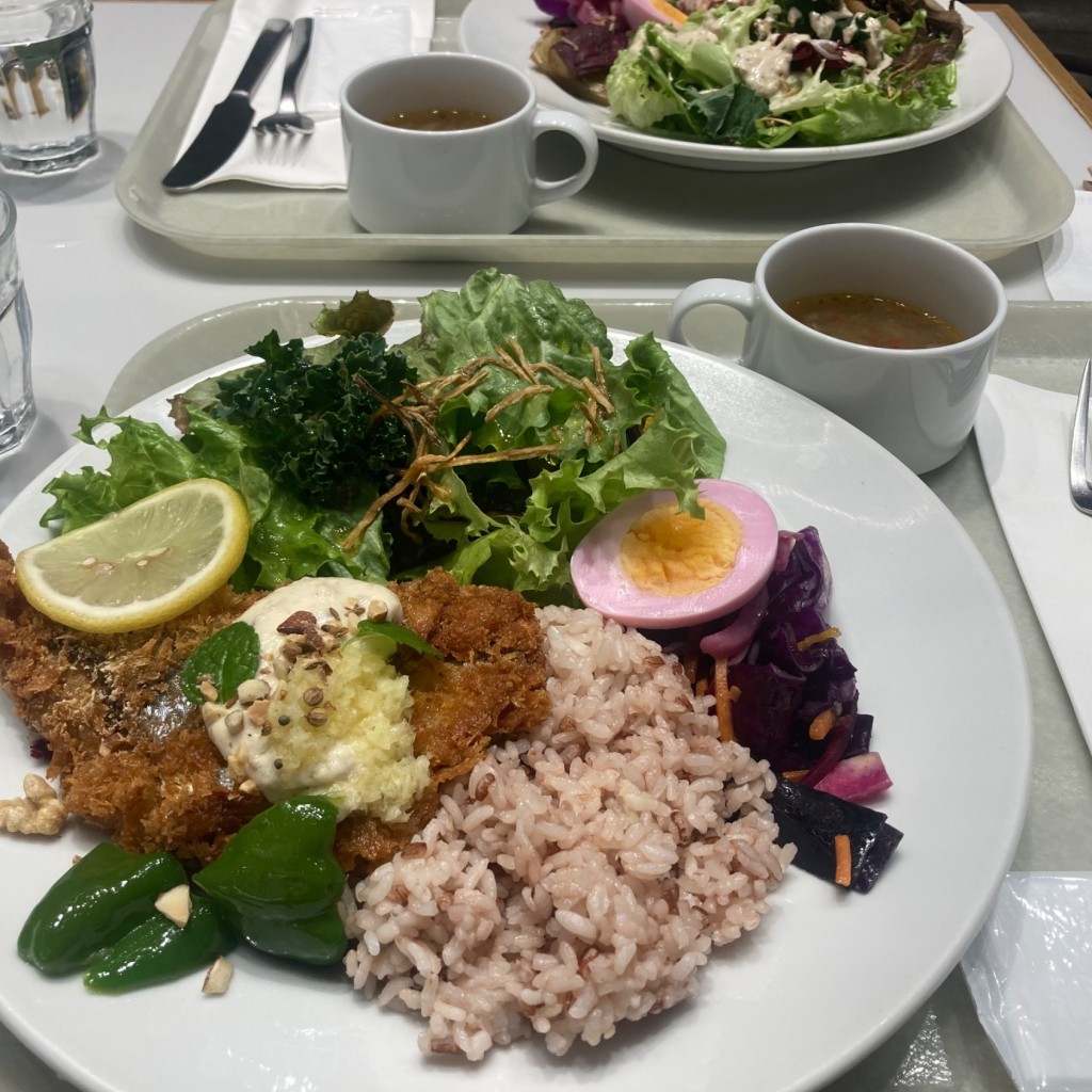 ユーザーが投稿した魚メインのプレートの写真 - 実際訪問したユーザーが直接撮影して投稿した渋谷野菜料理シティショップ 渋谷キャスト店の写真