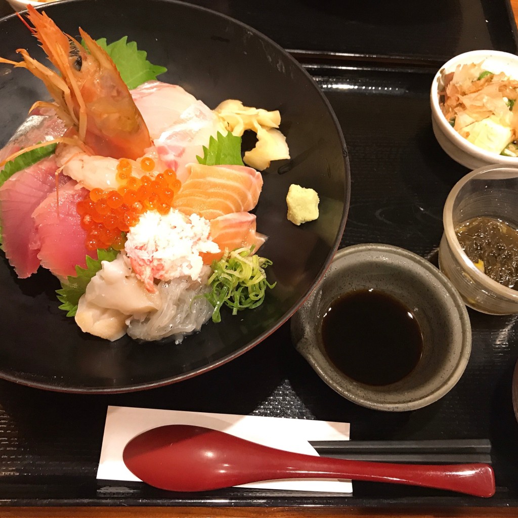 ユーザーが投稿した海鮮丼の写真 - 実際訪問したユーザーが直接撮影して投稿した長沢町魚介 / 海鮮料理大垣お魚市場の写真