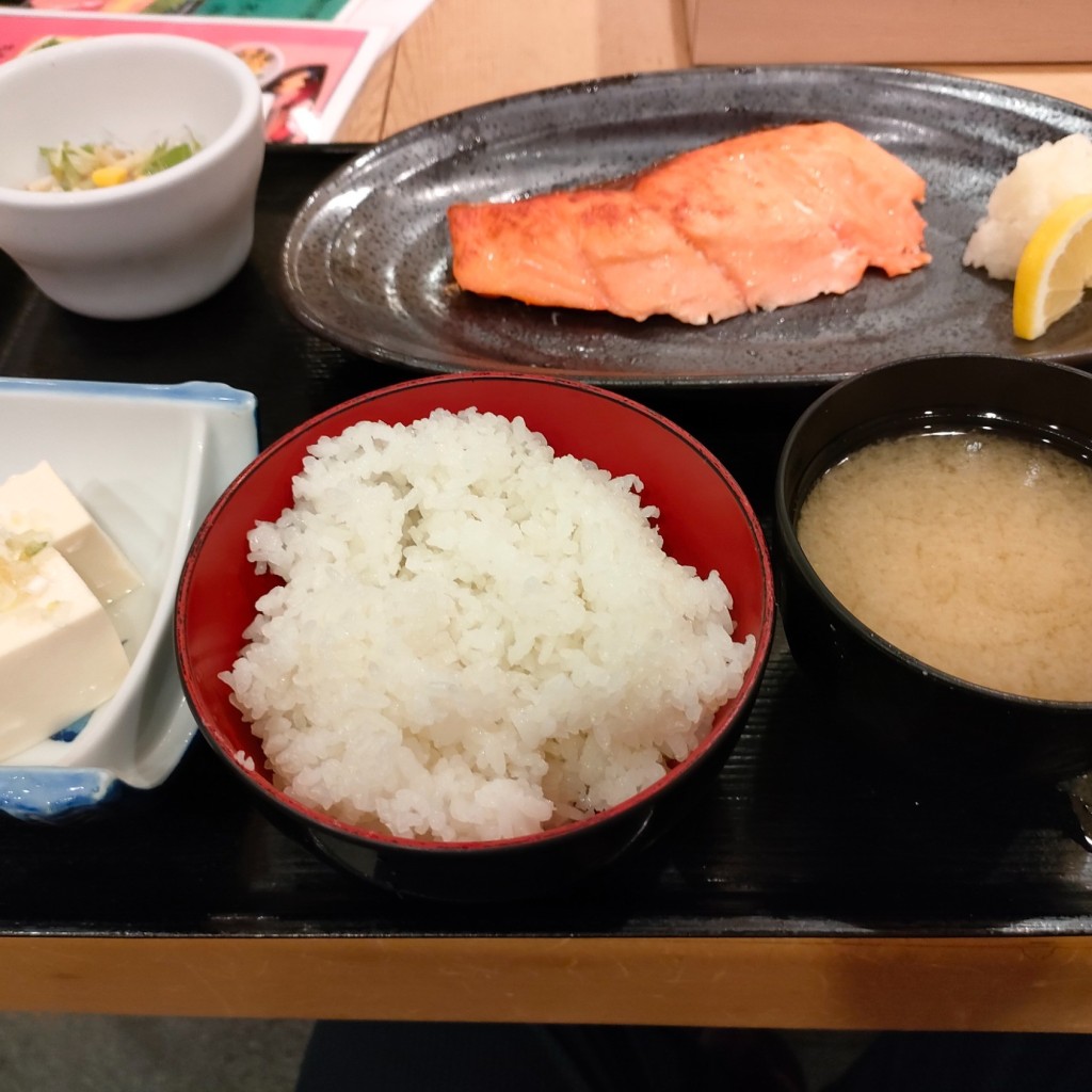 ユーザーが投稿した日替わり魚定食の写真 - 実際訪問したユーザーが直接撮影して投稿した西新宿寿司鮨処 銀座福助 新宿小田急店の写真