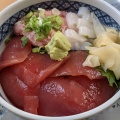 海鮮丼 - 実際訪問したユーザーが直接撮影して投稿した道原寿司焼津港のめし処 与作鮨の写真のメニュー情報