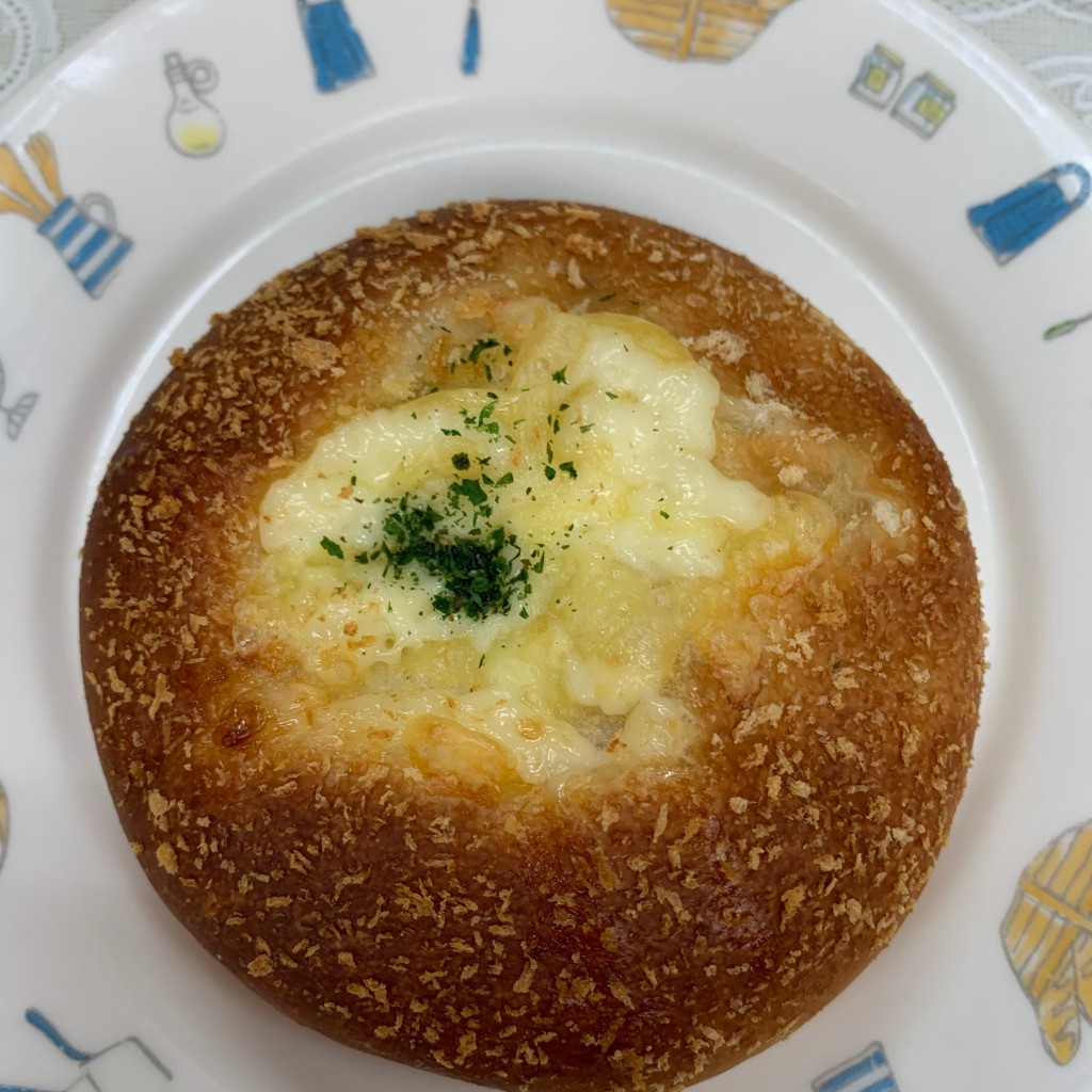 ユーザーが投稿したチーズとコーンのパンの写真 - 実際訪問したユーザーが直接撮影して投稿したほなみ町ベーカリーピーターパン 本店の写真