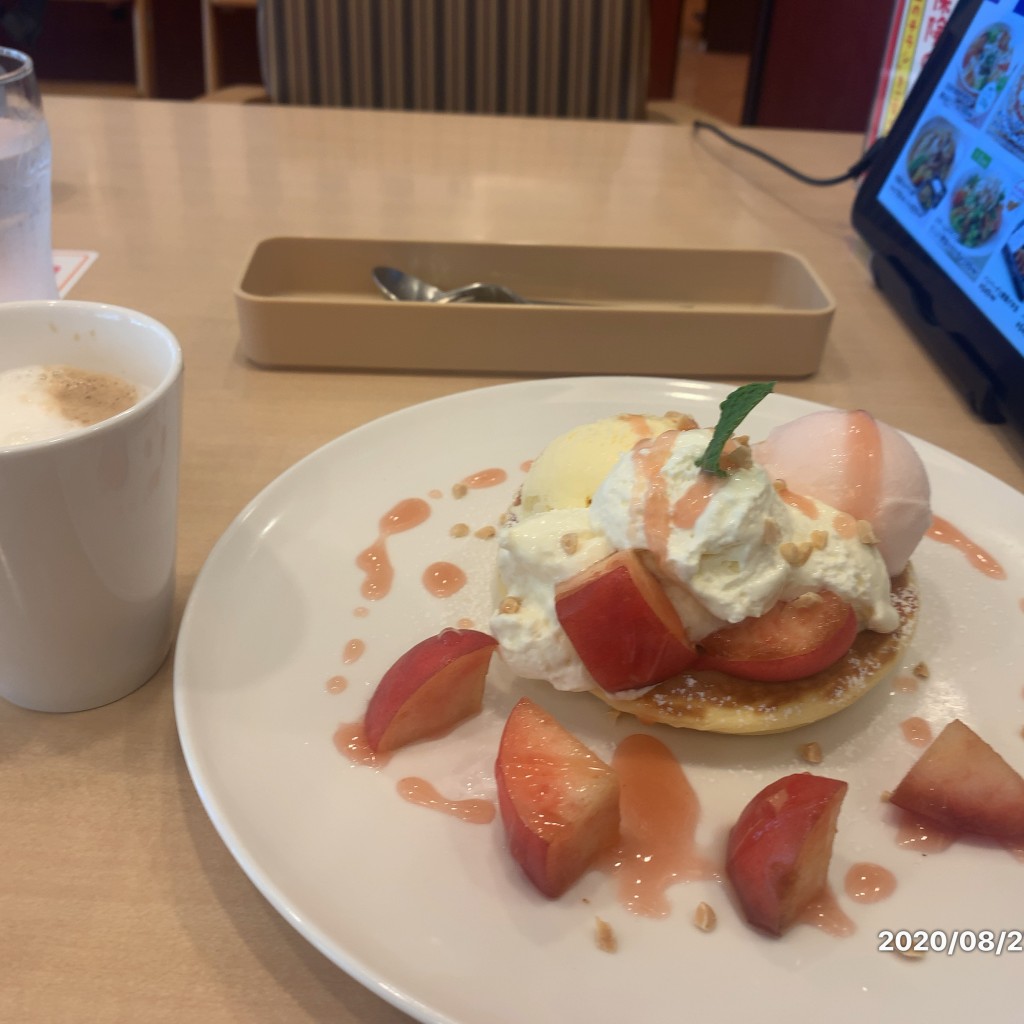 ユーザーが投稿した桃パンケーキの写真 - 実際訪問したユーザーが直接撮影して投稿した並木ファミリーレストランジョナサン ビアレ横浜店の写真