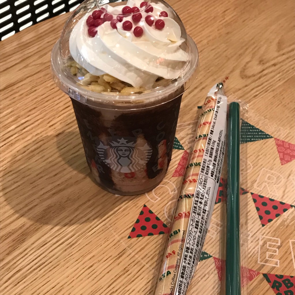 ユーザーが投稿したサンタブーツチョコレートフラペチーノの写真 - 実際訪問したユーザーが直接撮影して投稿した森カフェスターバックスコーヒー イオンモール久御山店の写真