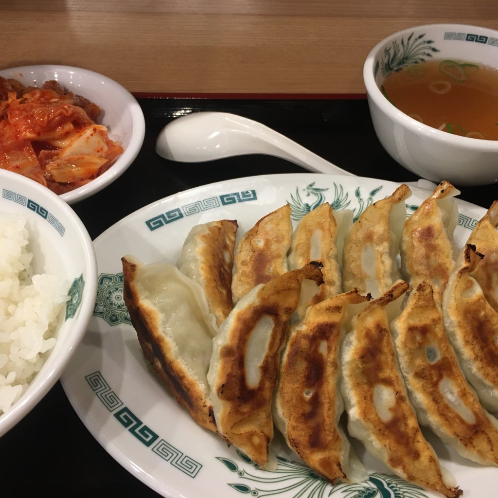 ユーザーが投稿したW餃子定食+キムチの写真 - 実際訪問したユーザーが直接撮影して投稿した瀬戸中華料理日高屋 ウィングキッチン金沢八景店の写真