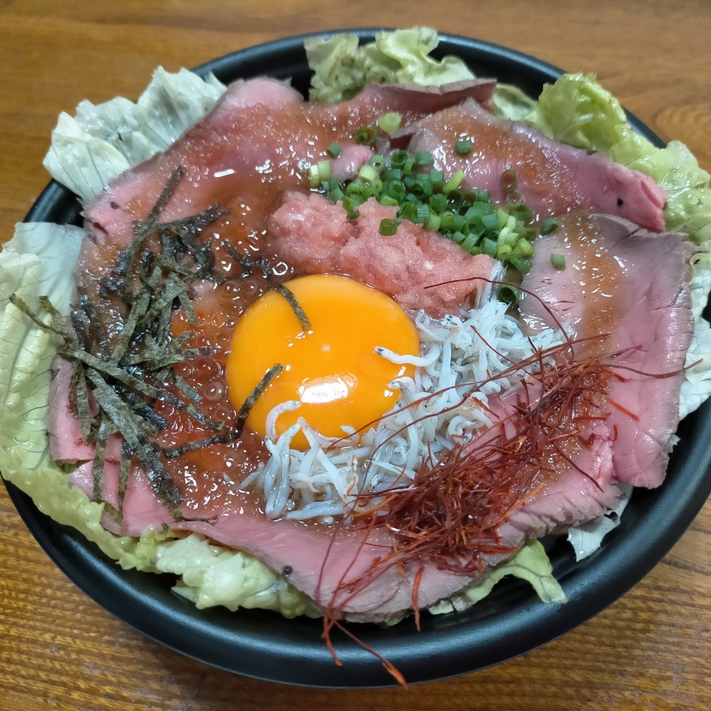 ユーザーが投稿したローストビーフ丼(日本: 海鮮)の写真 - 実際訪問したユーザーが直接撮影して投稿した東五反田ファーストフード世界のローストビーフDONの写真