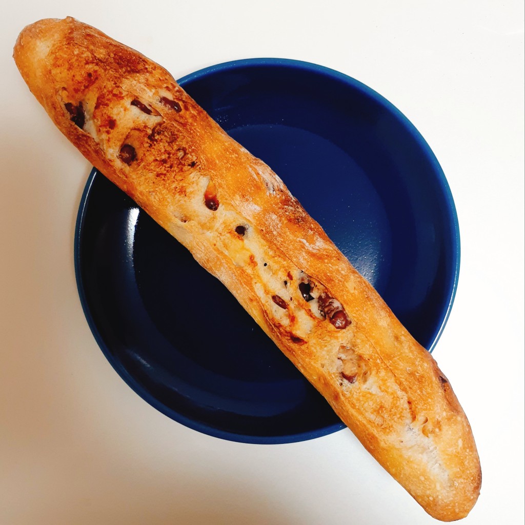 ユーザーが投稿した小豆とくるみのフランスパンの写真 - 実際訪問したユーザーが直接撮影して投稿した上安原町ベーカリースー・フランシュの写真