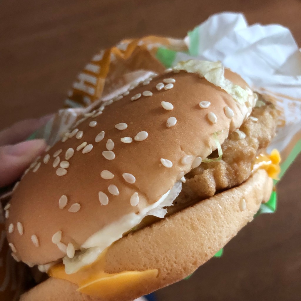 ユーザーが投稿したチキンチーズバーガーの写真 - 実際訪問したユーザーが直接撮影して投稿した瑞光ファーストフードマクドナルド 上新庄駅前店の写真