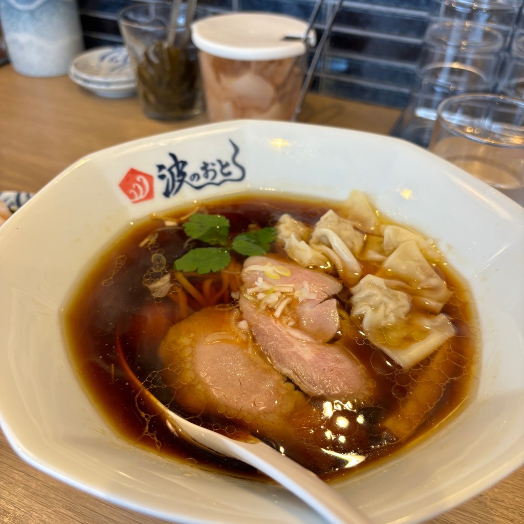 ユーザーが投稿した醤油ワンタンの写真 - 実際訪問したユーザーが直接撮影して投稿した上牟田ラーメン / つけ麺麺屋 波のおとの写真