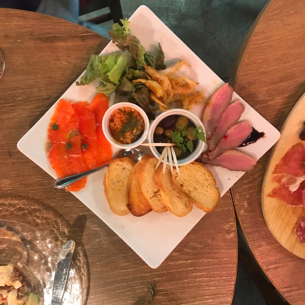 ユーザーが投稿したタパスもりあわせの写真 - 実際訪問したユーザーが直接撮影して投稿した新宿スペイン料理スペイン魚介バル 新宿三丁目店の写真