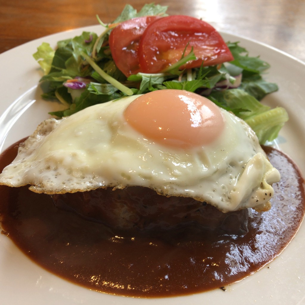 ユーザーが投稿した半熟卵のせハンバーグの写真 - 実際訪問したユーザーが直接撮影して投稿した学南町洋食レストラン エルグレコの写真