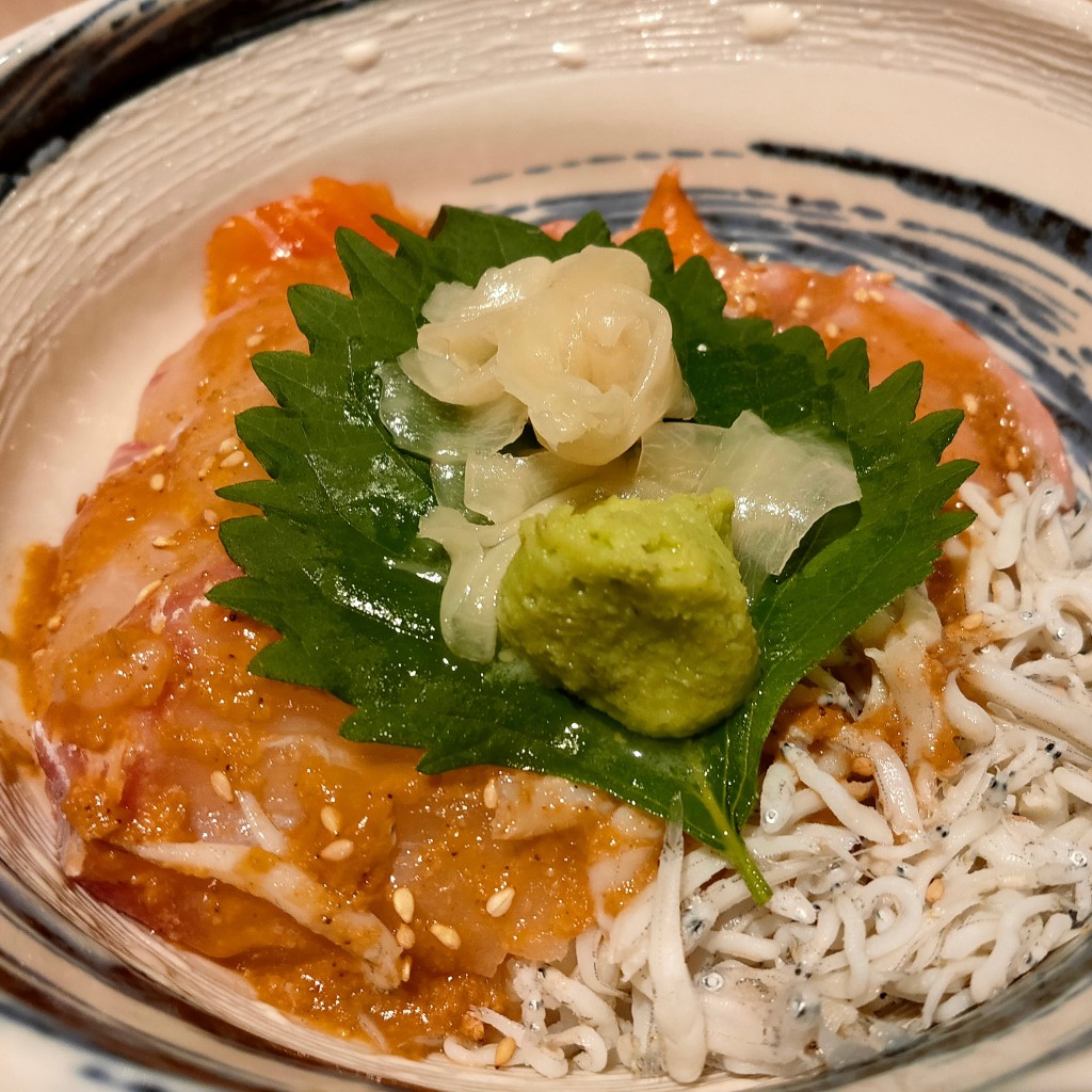 ユーザーが投稿したランチゴマ味噌だれ丼の写真 - 実際訪問したユーザーが直接撮影して投稿した新宿魚介 / 海鮮料理魚や一丁 新宿三光町店の写真