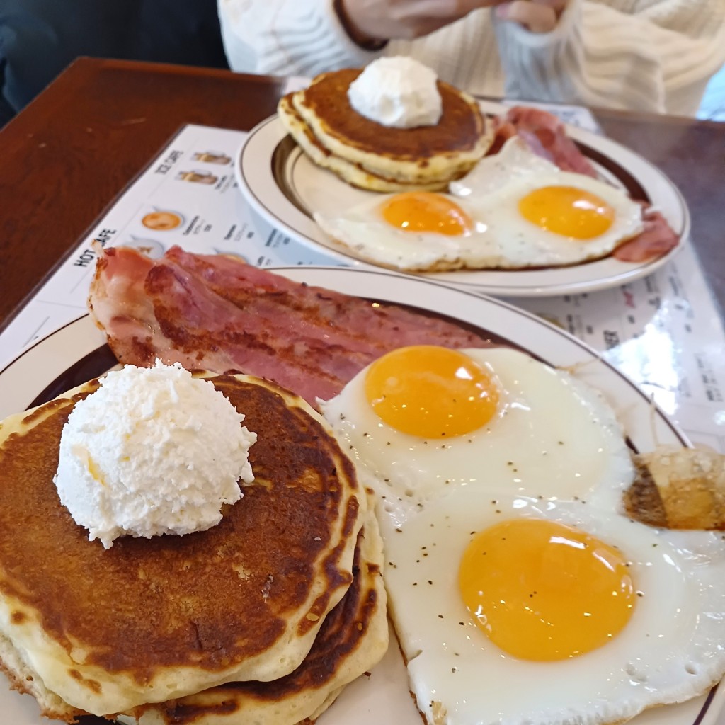 ユーザーが投稿したベーコンエッグパンケーキの写真 - 実際訪問したユーザーが直接撮影して投稿した元町カフェジョーズ アメリカンカフェの写真