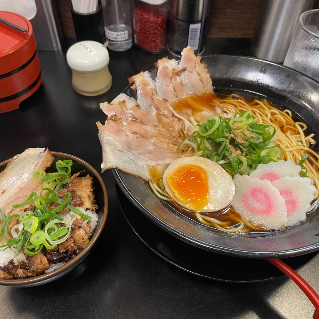 ユーザーが投稿した鶏魚介ラーメン、ミニチャーシュー丼の写真 - 実際訪問したユーザーが直接撮影して投稿した兎我野町ラーメン / つけ麺つけ麺 とがの屋の写真