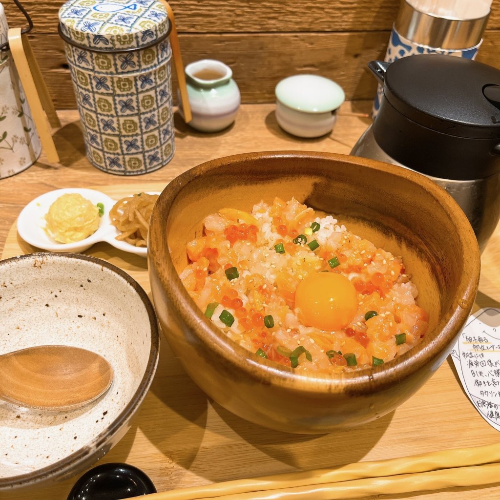 ユーザーが投稿したサーモンたたきの写真 - 実際訪問したユーザーが直接撮影して投稿した高島和食 / 日本料理こめらく 贅沢な、お茶漬け日和。 横浜ポルタ店の写真