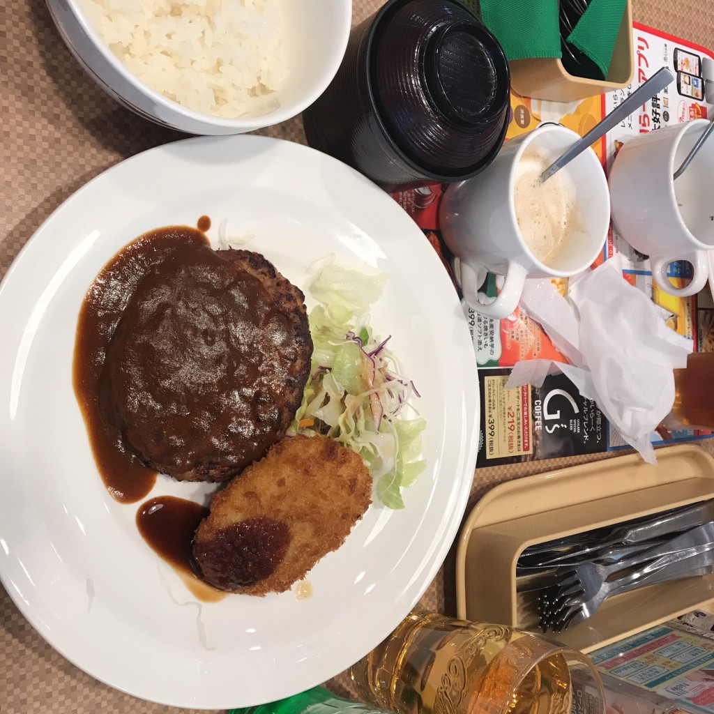 ユーザーが投稿した日替わりランチ(月曜)+ドリンクバーの写真 - 実際訪問したユーザーが直接撮影して投稿した観音寺町ファミリーレストランガスト 和泉店の写真